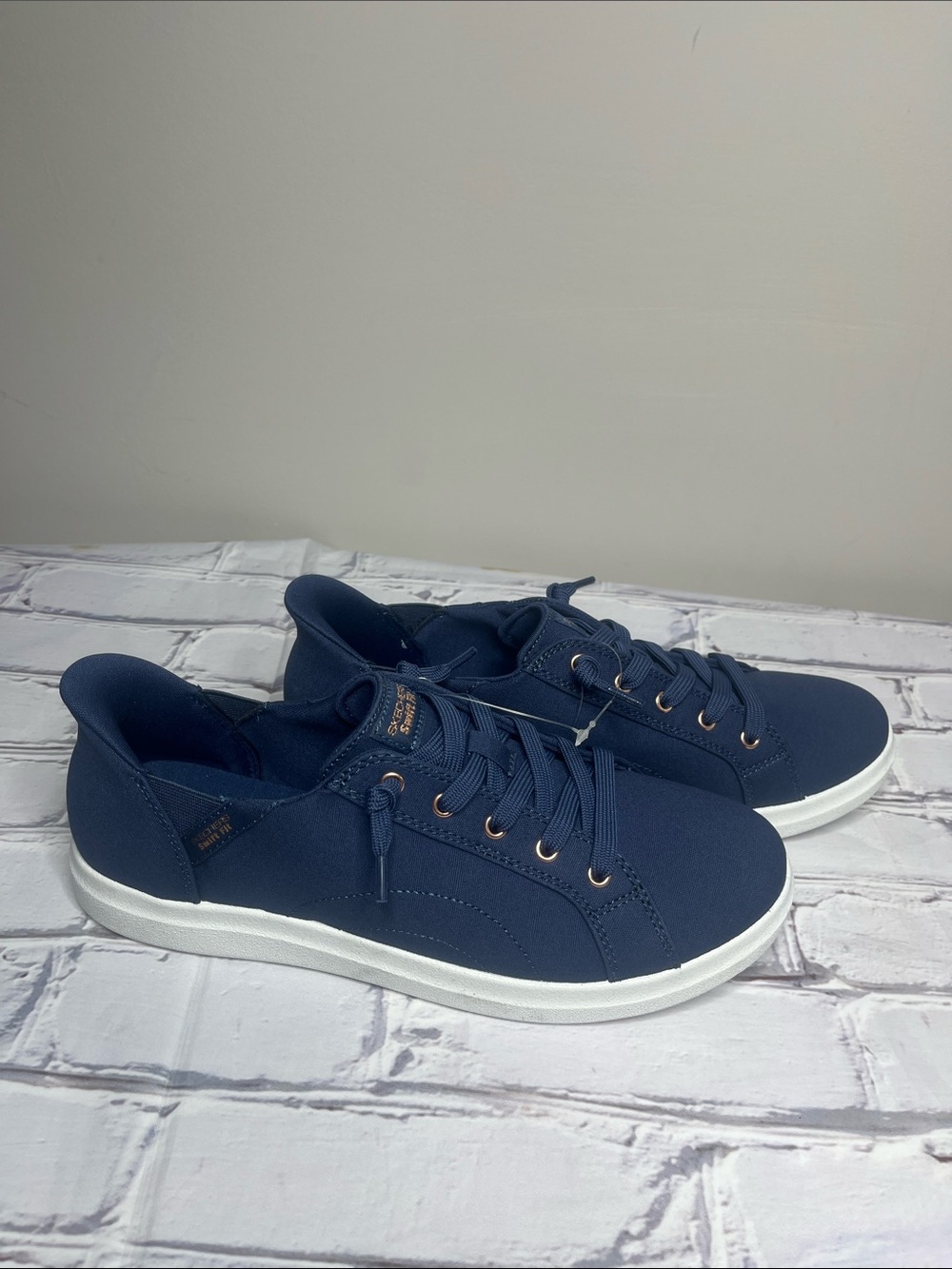 Skechers Navy and White Swift Fit Casual Sneakers